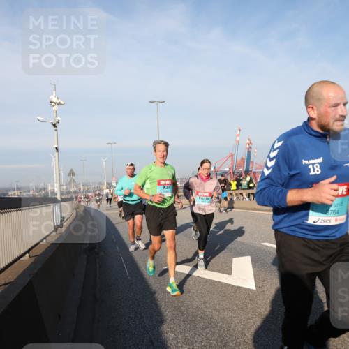03.10.2025 - Köhlbrandbrückenlauf Yannick Fuchs http://msf.ph/oto/9149161 03.10.2025 08:40:46 Position 2 1999, 18, 6764 meine-sportfotos.de
