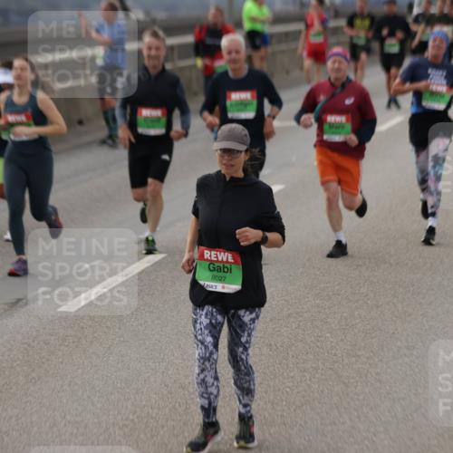 03.10.2025 - Köhlbrandbrückenlauf Jannik Wohlers http://msf.ph/oto/9149163 03.10.2025 15:53:34 Position 1 8027 meine-sportfotos.de