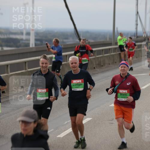 03.10.2025 - Köhlbrandbrückenlauf Jannik Wohlers http://msf.ph/oto/9149175 03.10.2025 15:53:36 Position 1 8367, 8381, 8654, 1 meine-sportfotos.de