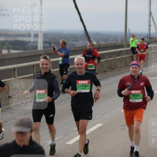 03.10.2025 - Köhlbrandbrückenlauf Jannik Wohlers http://msf.ph/oto/9149180 03.10.2025 15:53:36 Position 1 8367, 8381, 8654 meine-sportfotos.de