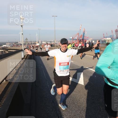 03.10.2025 - Köhlbrandbrückenlauf Yannick Fuchs http://msf.ph/oto/9149202 03.10.2025 08:40:48 Position 2 3791 meine-sportfotos.de