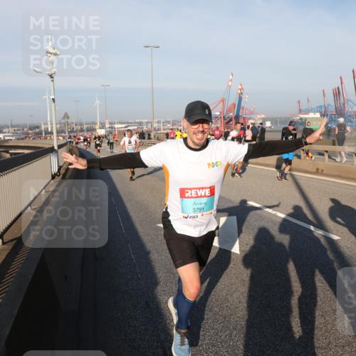 03.10.2025 - Köhlbrandbrückenlauf Yannick Fuchs http://msf.ph/oto/9149204 03.10.2025 08:40:48 Position 2 3791 meine-sportfotos.de