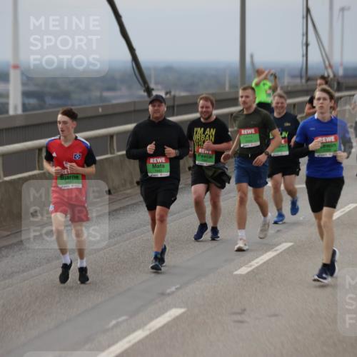 03.10.2025 - Köhlbrandbrückenlauf Jannik Wohlers http://msf.ph/oto/9149240 03.10.2025 15:53:41 Position 1 8497, 7483, 9722 meine-sportfotos.de