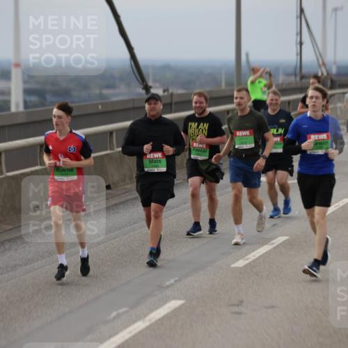 03.10.2025 - Köhlbrandbrückenlauf Jannik Wohlers http://msf.ph/oto/9149241 03.10.2025 15:53:42 Position 1  meine-sportfotos.de