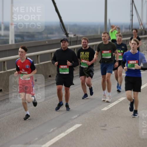 03.10.2025 - Köhlbrandbrückenlauf Jannik Wohlers http://msf.ph/oto/9149247 03.10.2025 15:53:42 Position 1 7483 meine-sportfotos.de