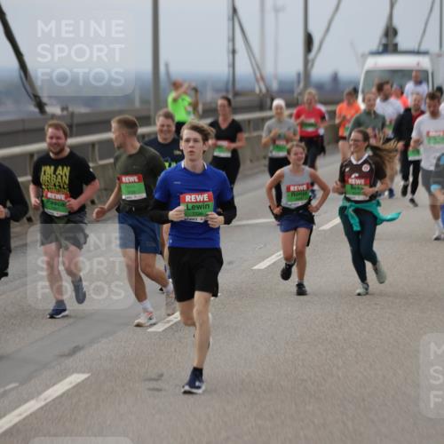 03.10.2025 - Köhlbrandbrückenlauf Jannik Wohlers http://msf.ph/oto/9149249 03.10.2025 15:53:42 Position 1 7726 meine-sportfotos.de