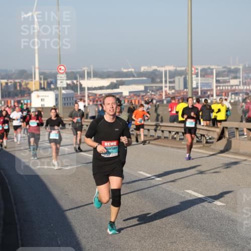 03.10.2025 - Köhlbrandbrückenlauf Yannick Fuchs http://msf.ph/oto/9149258 03.10.2025 08:40:53 Position 2 1045 meine-sportfotos.de