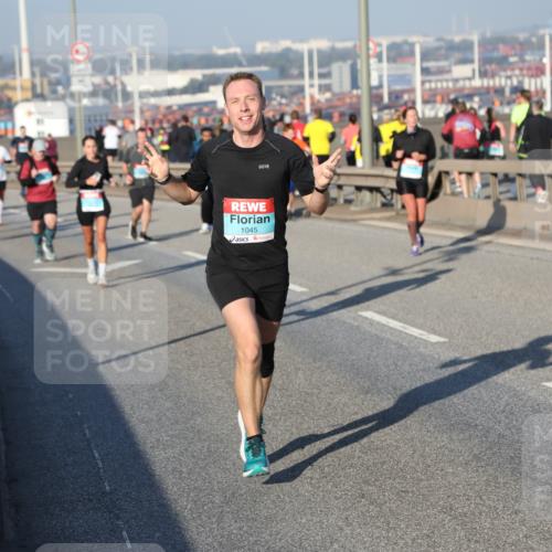 03.10.2025 - Köhlbrandbrückenlauf Yannick Fuchs http://msf.ph/oto/9149267 03.10.2025 08:40:54 Position 2 1045 meine-sportfotos.de
