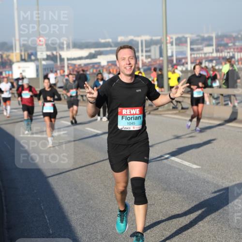03.10.2025 - Köhlbrandbrückenlauf Yannick Fuchs http://msf.ph/oto/9149276 03.10.2025 08:40:54 Position 2 1045 meine-sportfotos.de
