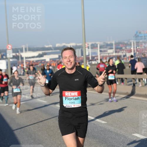 03.10.2025 - Köhlbrandbrückenlauf Yannick Fuchs http://msf.ph/oto/9149279 03.10.2025 08:40:54 Position 2 1045 meine-sportfotos.de