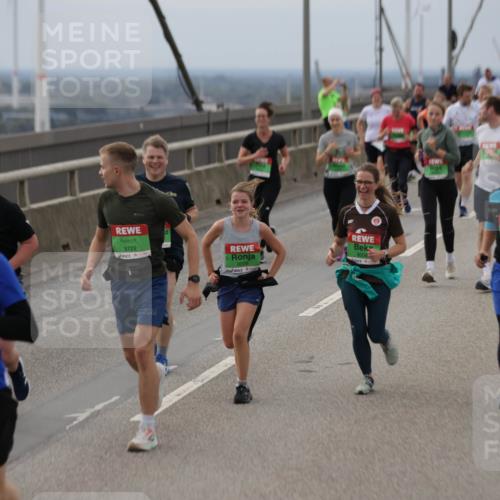 03.10.2025 - Köhlbrandbrückenlauf Jannik Wohlers http://msf.ph/oto/9149285 03.10.2025 15:53:45 Position 1 9722, 8006, 8008 meine-sportfotos.de