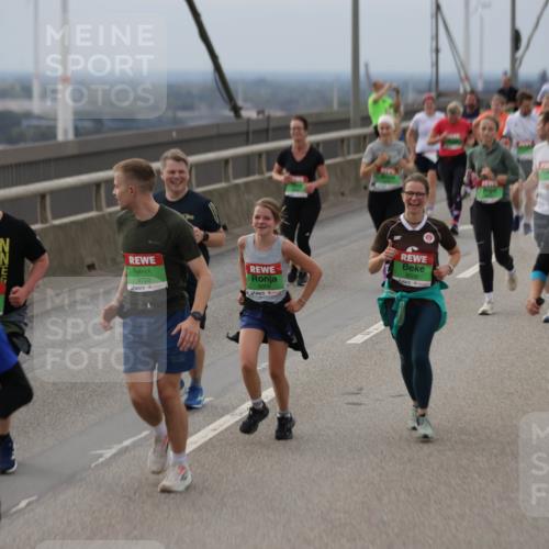 03.10.2025 - Köhlbrandbrückenlauf Jannik Wohlers http://msf.ph/oto/9149289 03.10.2025 15:53:45 Position 1 717, 9722, 8008 meine-sportfotos.de