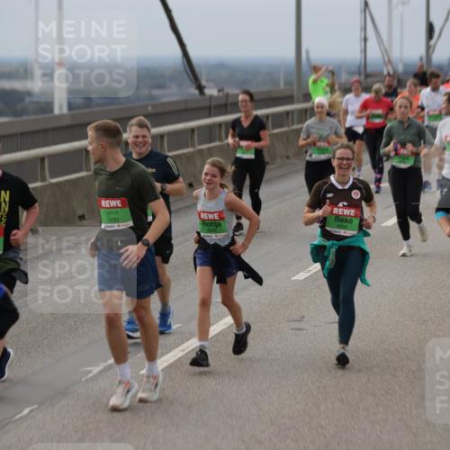 03.10.2025 - Köhlbrandbrückenlauf Jannik Wohlers http://msf.ph/oto/9149290 03.10.2025 15:53:45 Position 1 9722, 8008, 8006, 8007 meine-sportfotos.de