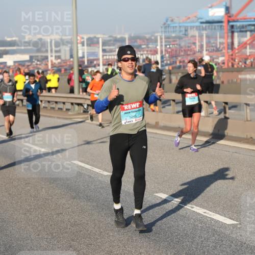 03.10.2025 - Köhlbrandbrückenlauf Yannick Fuchs http://msf.ph/oto/9149301 03.10.2025 08:40:56 Position 2 1211, 1245 meine-sportfotos.de