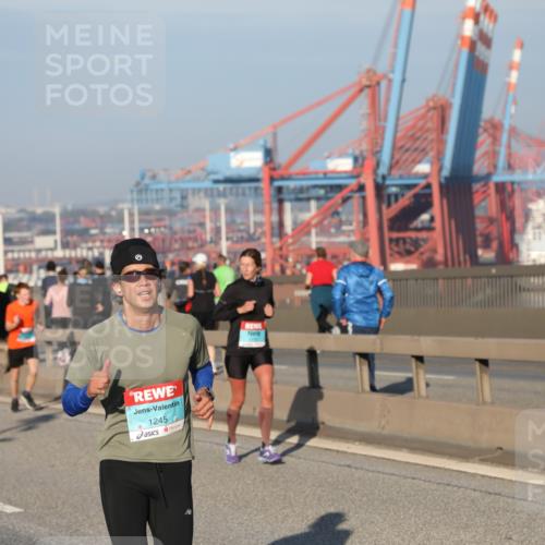 03.10.2025 - Köhlbrandbrückenlauf Yannick Fuchs http://msf.ph/oto/9149309 03.10.2025 08:40:57 Position 2 6000, 1245 meine-sportfotos.de