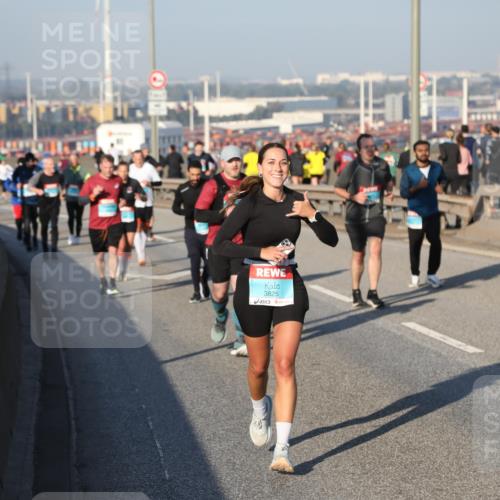03.10.2025 - Köhlbrandbrückenlauf Yannick Fuchs http://msf.ph/oto/9149330 03.10.2025 08:40:58 Position 2 3825 meine-sportfotos.de