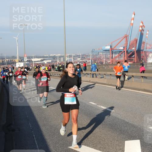 03.10.2025 - Köhlbrandbrückenlauf Yannick Fuchs http://msf.ph/oto/9149352 03.10.2025 08:41:00 Position 2 3825 meine-sportfotos.de