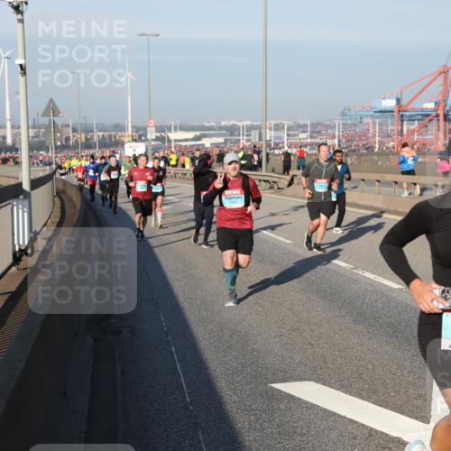 03.10.2025 - Köhlbrandbrückenlauf Yannick Fuchs http://msf.ph/oto/9149364 03.10.2025 08:41:01 Position 2 3825 meine-sportfotos.de
