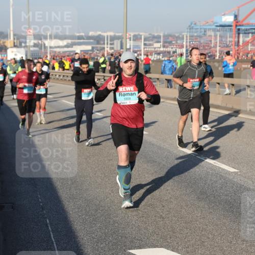 03.10.2025 - Köhlbrandbrückenlauf Yannick Fuchs http://msf.ph/oto/9149371 03.10.2025 08:41:02 Position 2 1808 meine-sportfotos.de