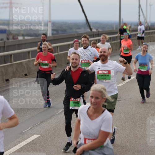03.10.2025 - Köhlbrandbrückenlauf Jannik Wohlers http://msf.ph/oto/9149376 03.10.2025 15:53:52 Position 1 1952, 9133, 8549, 8550 meine-sportfotos.de