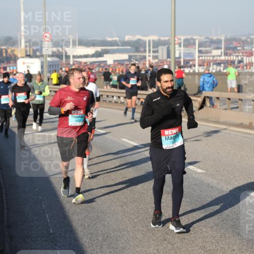 03.10.2025 - Köhlbrandbrückenlauf Yannick Fuchs http://msf.ph/oto/9149391 03.10.2025 08:41:03 Position 2 3603, 199 meine-sportfotos.de