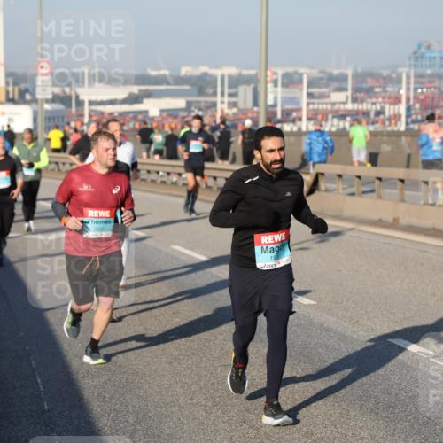 03.10.2025 - Köhlbrandbrückenlauf Yannick Fuchs http://msf.ph/oto/9149394 03.10.2025 08:41:03 Position 2 3603, 193 meine-sportfotos.de