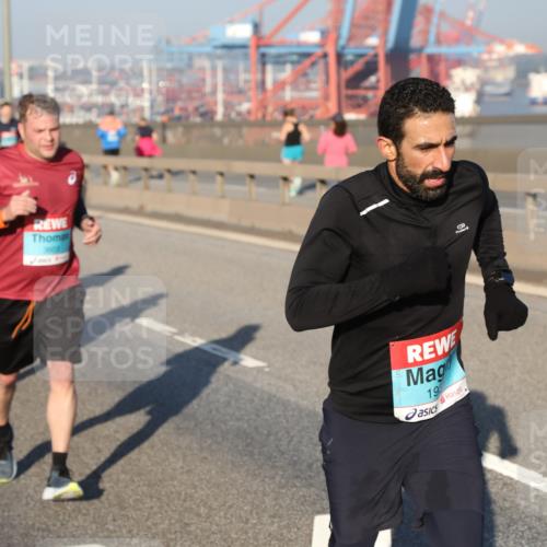 03.10.2025 - Köhlbrandbrückenlauf Yannick Fuchs http://msf.ph/oto/9149424 03.10.2025 08:41:05 Position 2 3603, 19 meine-sportfotos.de