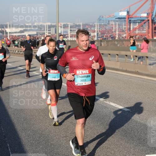 03.10.2025 - Köhlbrandbrückenlauf Yannick Fuchs http://msf.ph/oto/9149426 03.10.2025 08:41:05 Position 2 3842, 3603 meine-sportfotos.de