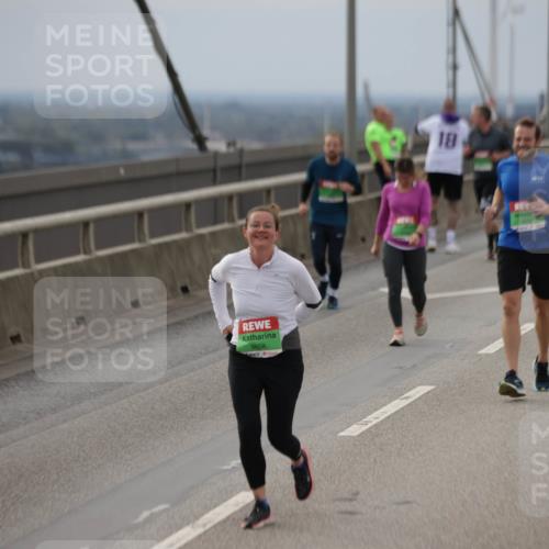 03.10.2025 - Köhlbrandbrückenlauf Jannik Wohlers http://msf.ph/oto/9149477 03.10.2025 15:54:01 Position 1 9658, 18 meine-sportfotos.de