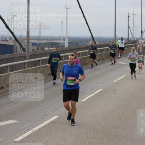 03.10.2025 - Köhlbrandbrückenlauf Jannik Wohlers http://msf.ph/oto/9149513 03.10.2025 15:54:06 Position 1 18 meine-sportfotos.de
