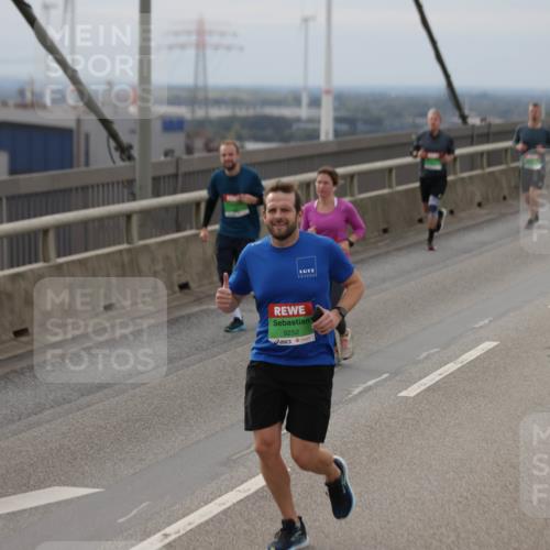 03.10.2025 - Köhlbrandbrückenlauf Jannik Wohlers http://msf.ph/oto/9149514 03.10.2025 15:54:06 Position 1 9252 meine-sportfotos.de