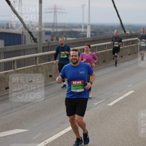 03.10.2025 - Köhlbrandbrückenlauf Jannik Wohlers http://msf.ph/oto/9149516 03.10.2025 15:54:06 Position 1 9252 meine-sportfotos.de
