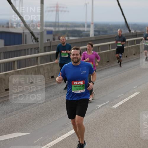 03.10.2025 - Köhlbrandbrückenlauf Jannik Wohlers http://msf.ph/oto/9149517 03.10.2025 15:54:06 Position 1 9252 meine-sportfotos.de