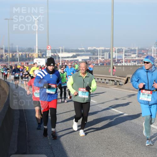 03.10.2025 - Köhlbrandbrückenlauf Yannick Fuchs http://msf.ph/oto/9149518 03.10.2025 08:41:13 Position 2 147, 3121, 3120, 1328 meine-sportfotos.de
