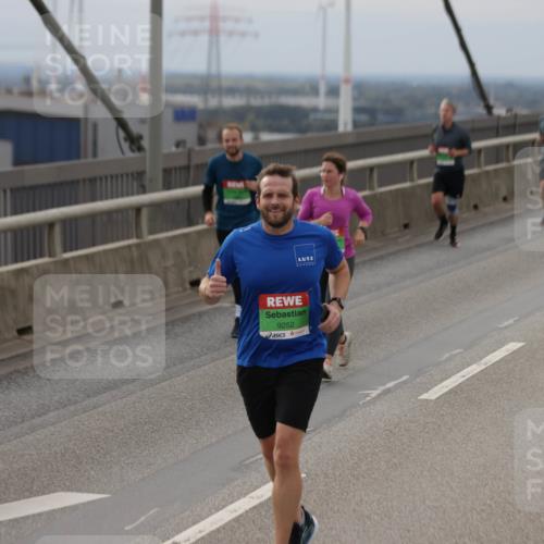 03.10.2025 - Köhlbrandbrückenlauf Jannik Wohlers http://msf.ph/oto/9149519 03.10.2025 15:54:06 Position 1 9252 meine-sportfotos.de