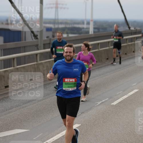 03.10.2025 - Köhlbrandbrückenlauf Jannik Wohlers http://msf.ph/oto/9149521 03.10.2025 15:54:06 Position 1 9252 meine-sportfotos.de