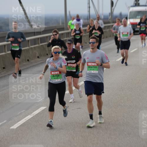 03.10.2025 - Köhlbrandbrückenlauf Jannik Wohlers http://msf.ph/oto/9149531 03.10.2025 15:54:08 Position 1 8115, 8173, 8116 meine-sportfotos.de
