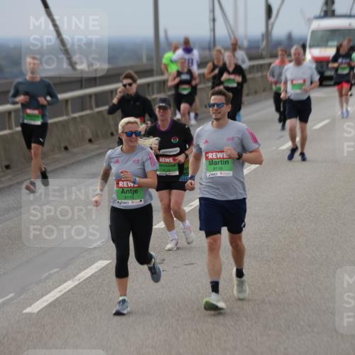 03.10.2025 - Köhlbrandbrückenlauf Jannik Wohlers http://msf.ph/oto/9149533 03.10.2025 15:54:08 Position 1 8115, 8173, 8116 meine-sportfotos.de