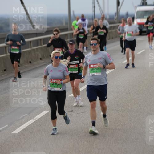 03.10.2025 - Köhlbrandbrückenlauf Jannik Wohlers http://msf.ph/oto/9149534 03.10.2025 15:54:08 Position 1 8115, 8173, 8116 meine-sportfotos.de