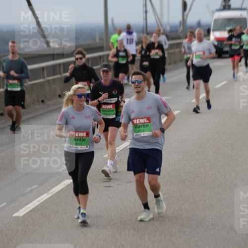 03.10.2025 - Köhlbrandbrückenlauf Jannik Wohlers http://msf.ph/oto/9149536 03.10.2025 15:54:09 Position 1 8115, 18, 8173, 8116 meine-sportfotos.de