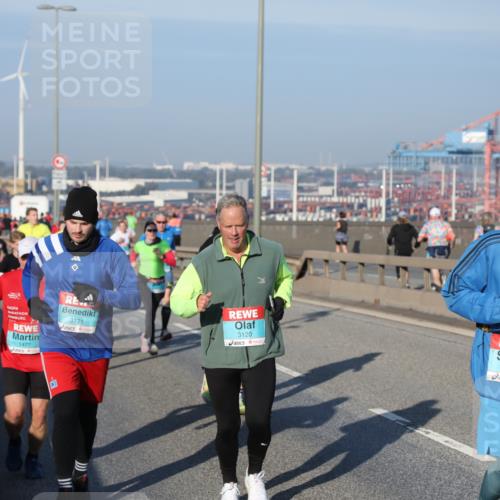03.10.2025 - Köhlbrandbrückenlauf Yannick Fuchs http://msf.ph/oto/9149538 03.10.2025 08:41:14 Position 2 11, 1477, 3121, 3120, 1328 meine-sportfotos.de