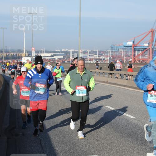 03.10.2025 - Köhlbrandbrückenlauf Yannick Fuchs http://msf.ph/oto/9149543 03.10.2025 08:41:14 Position 2 21, 3120, 1328 meine-sportfotos.de