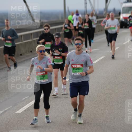 03.10.2025 - Köhlbrandbrückenlauf Jannik Wohlers http://msf.ph/oto/9149545 03.10.2025 15:54:09 Position 1 8115, 8173, 8116 meine-sportfotos.de