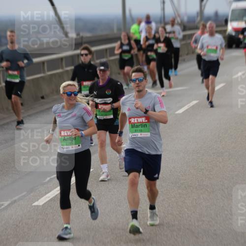 03.10.2025 - Köhlbrandbrückenlauf Jannik Wohlers http://msf.ph/oto/9149548 03.10.2025 15:54:09 Position 1 8115, 8173, 8116 meine-sportfotos.de