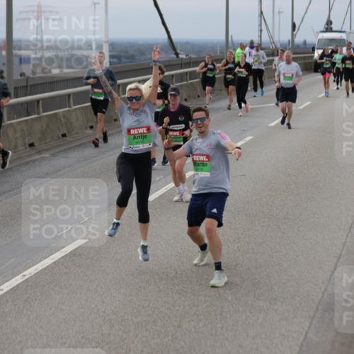 03.10.2025 - Köhlbrandbrückenlauf Jannik Wohlers http://msf.ph/oto/9149557 03.10.2025 15:54:10 Position 1 8115, 8116 meine-sportfotos.de