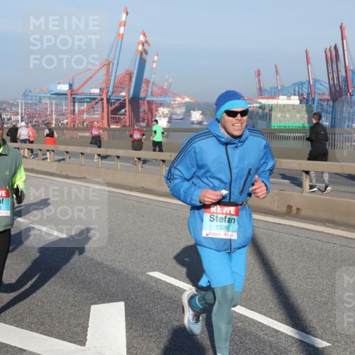 03.10.2025 - Köhlbrandbrückenlauf Yannick Fuchs http://msf.ph/oto/9149558 03.10.2025 08:41:15 Position 2 3120, 1328, 202 meine-sportfotos.de
