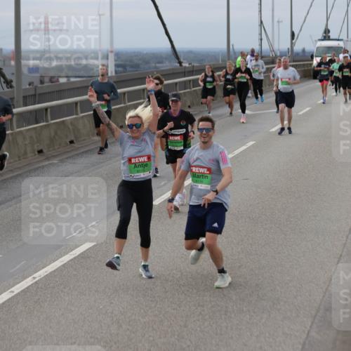03.10.2025 - Köhlbrandbrückenlauf Jannik Wohlers http://msf.ph/oto/9149560 03.10.2025 15:54:10 Position 1 8115, 8116 meine-sportfotos.de