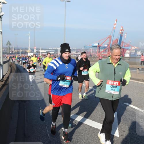 03.10.2025 - Köhlbrandbrückenlauf Yannick Fuchs http://msf.ph/oto/9149571 03.10.2025 08:41:16 Position 2 3121, 3120 meine-sportfotos.de