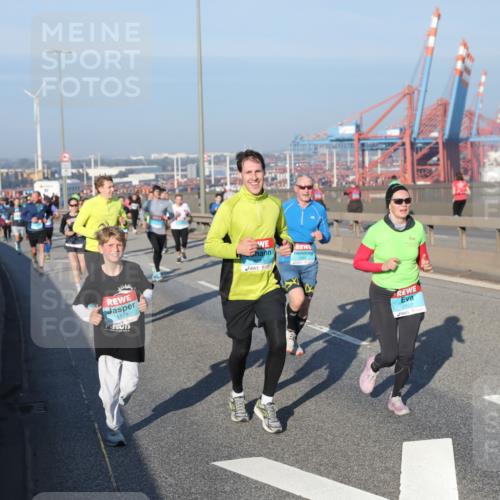 03.10.2025 - Köhlbrandbrückenlauf Yannick Fuchs http://msf.ph/oto/9149608 03.10.2025 08:41:18 Position 2 1173, 2822 meine-sportfotos.de