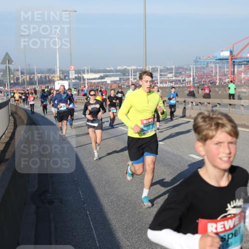 03.10.2025 - Köhlbrandbrückenlauf Yannick Fuchs http://msf.ph/oto/9149632 03.10.2025 08:41:19 Position 2 173 meine-sportfotos.de